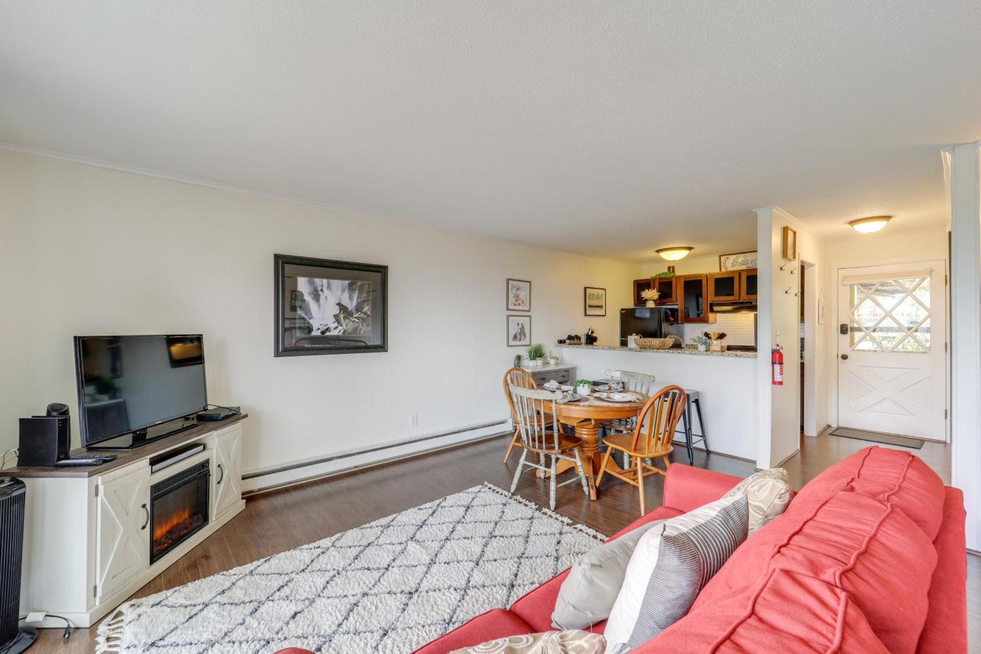 Beech Mountain Studio With Balcony Less Than 1 Mi To Skiing! Exterior photo